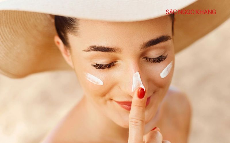 Thoa lại kem chống nắng giúp cập nhật và tái tạo lớp bảo vệ trên da