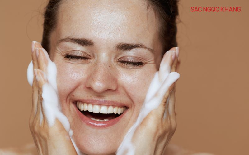 Lựa chọn sữa rửa mặt dịu nhẹ