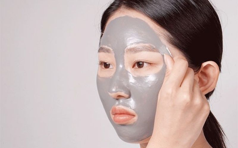 Sử dụng mặt nạ mặt nạ đất sét Innisfree